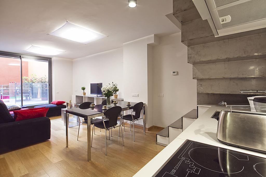 Apartment Barcelona Rentals - Pool Terrace In City Center Exteriör bild